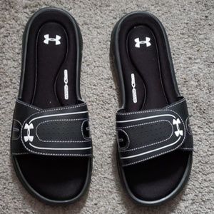 Brand new never worn under armour slides